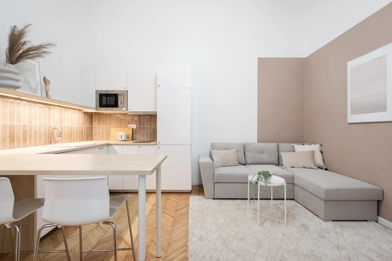 Appartement K10 - Kazinczy Street Heritage Suite - Best Location By Bqa Budapest