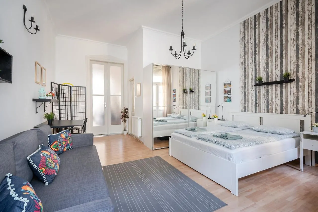K10 - Kazinczy Street Heritage Suite - Best Location By Bqa location