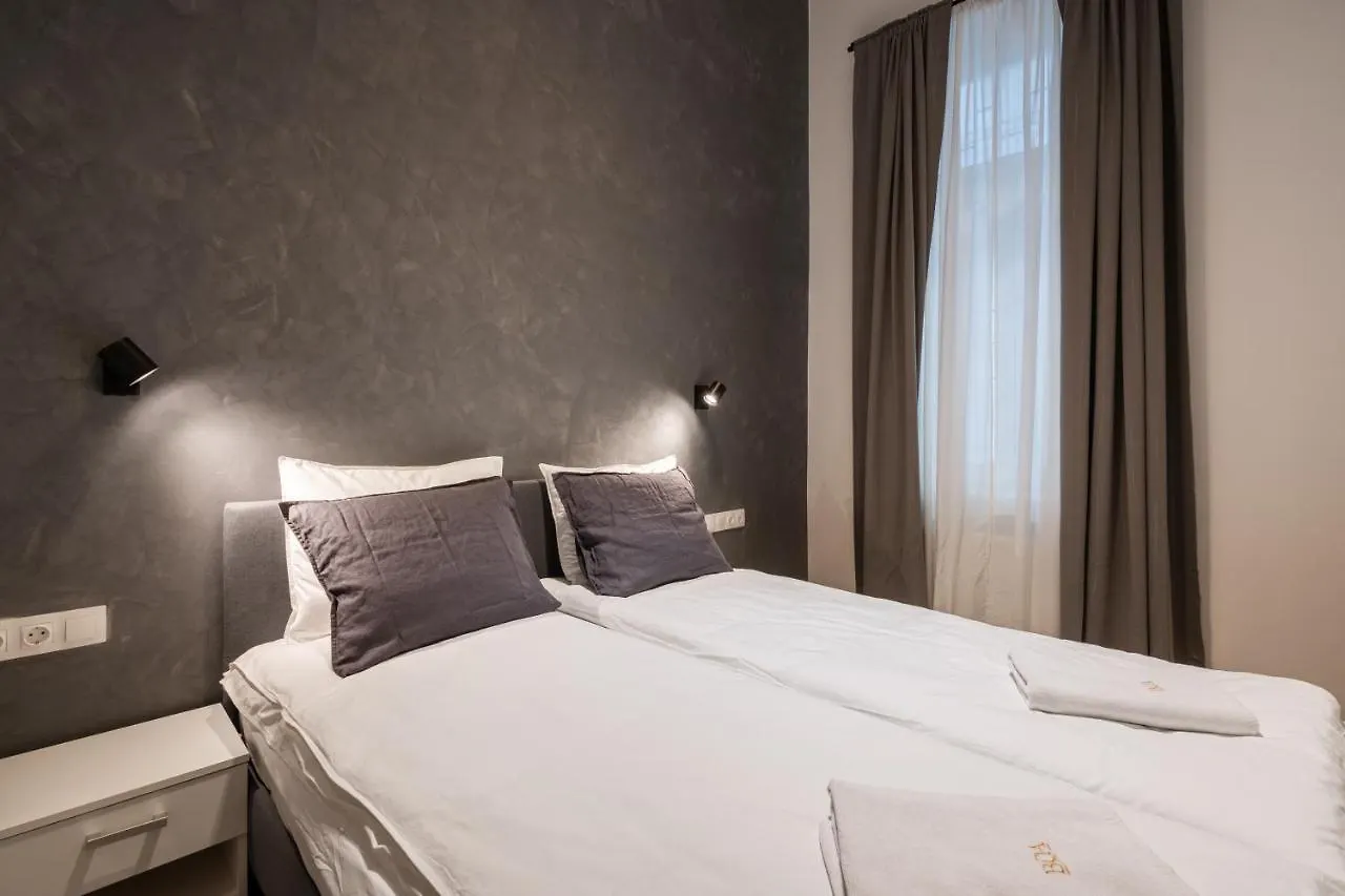K10 - Kazinczy Street Heritage Suite - Best Location By Bqa Budapest