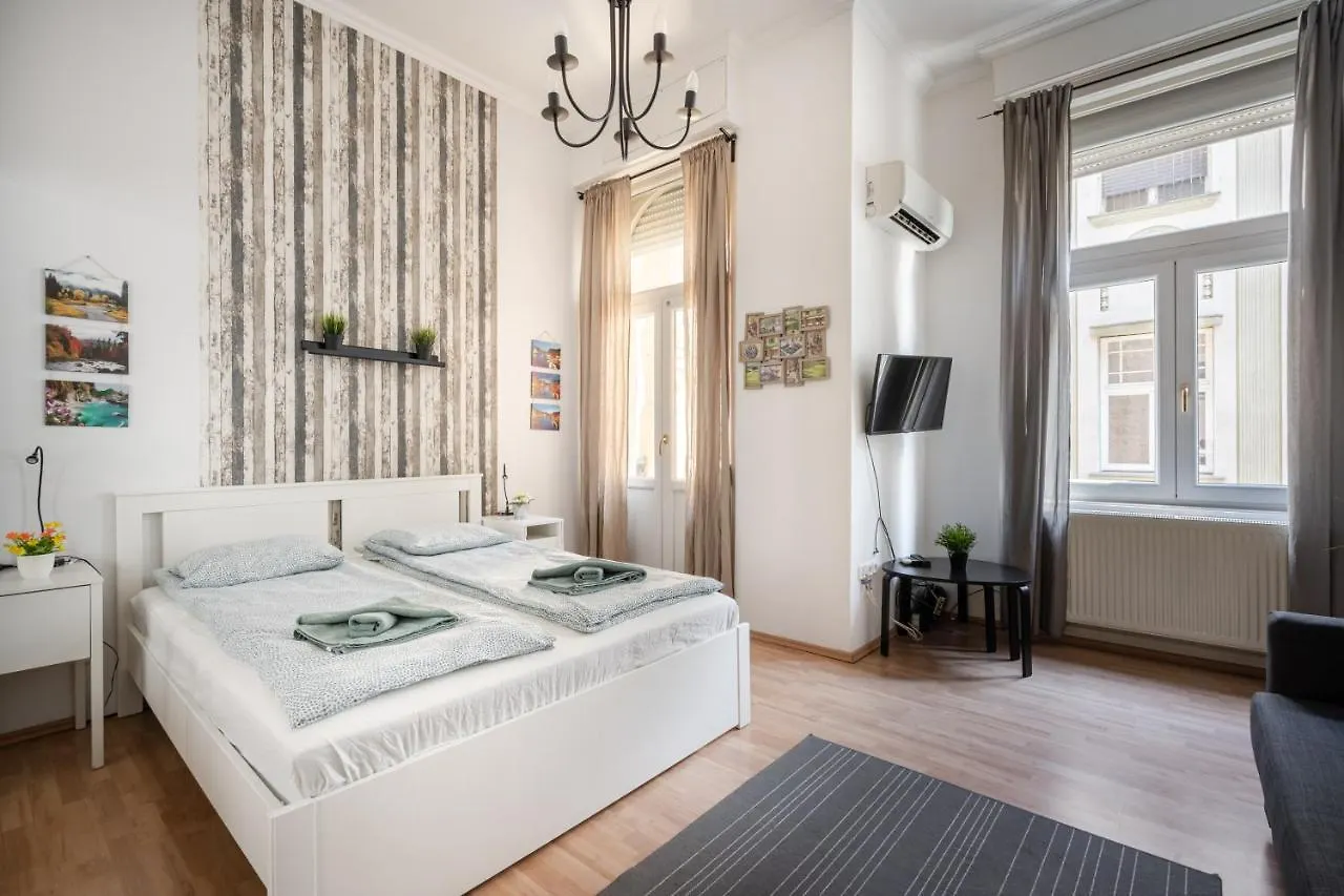 Apartment K10 - Kazinczy Street Heritage Suite - Best Location By Bqa Budapest Hungary