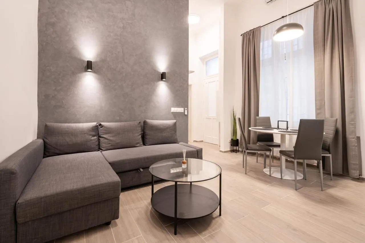 Apartment K10 - Kazinczy Street Heritage Suite - Best Location By Bqa Budapest