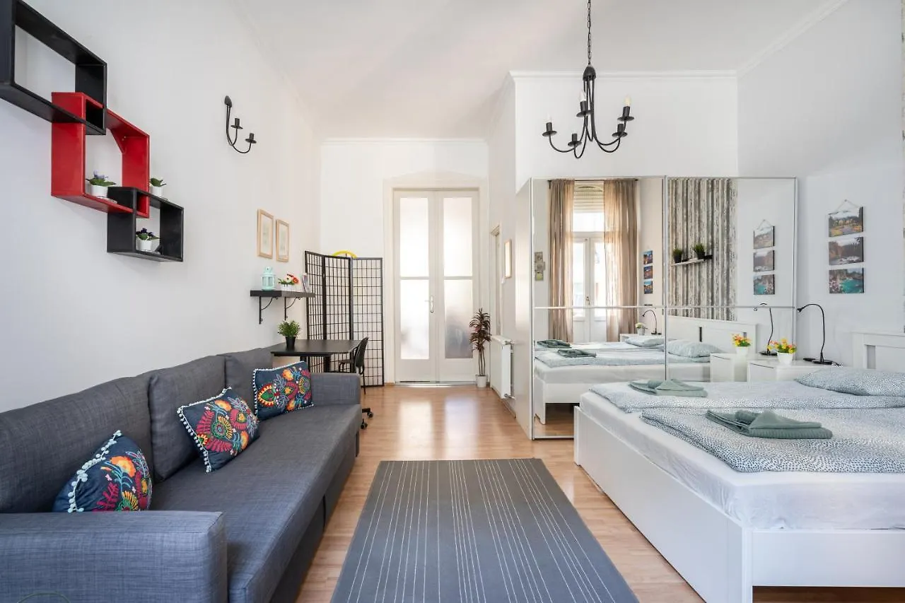 K10 - Kazinczy Street Heritage Suite - Best Location By Bqa Budapest Hungary