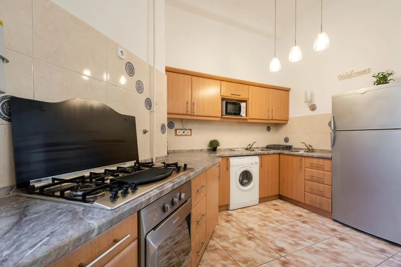K10 - Kazinczy Street Heritage Suite - Best Location By Bqa Budapest 0*,